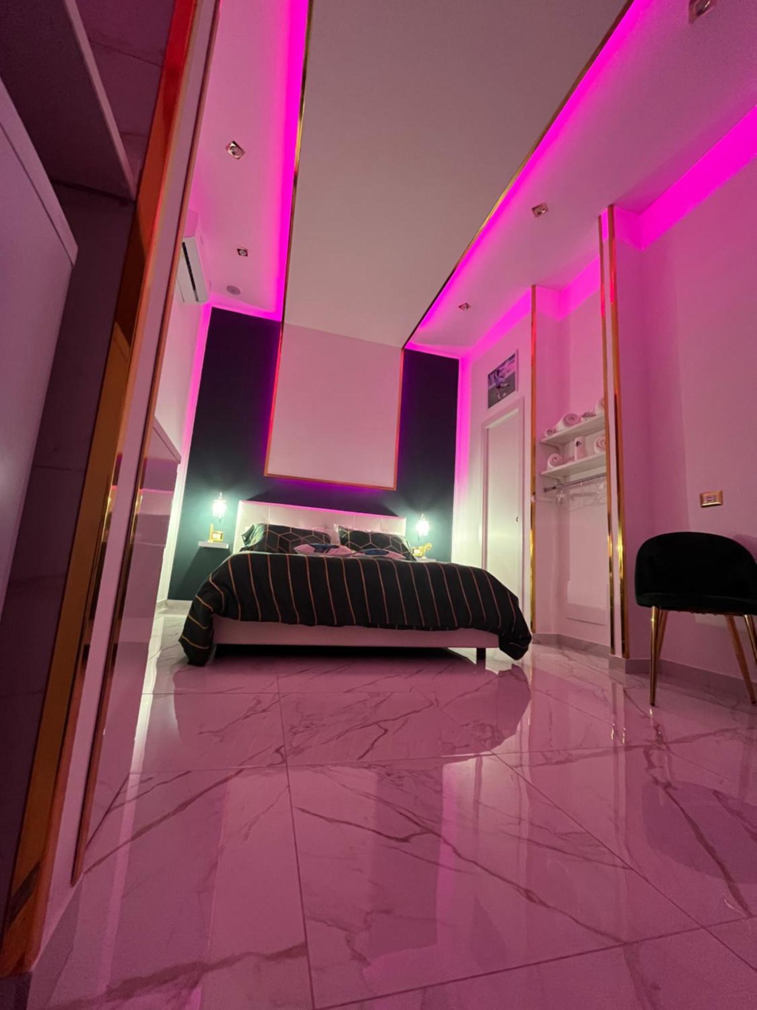 Regina House Apartment เนเปิลส์ ภายนอก รูปภาพ
