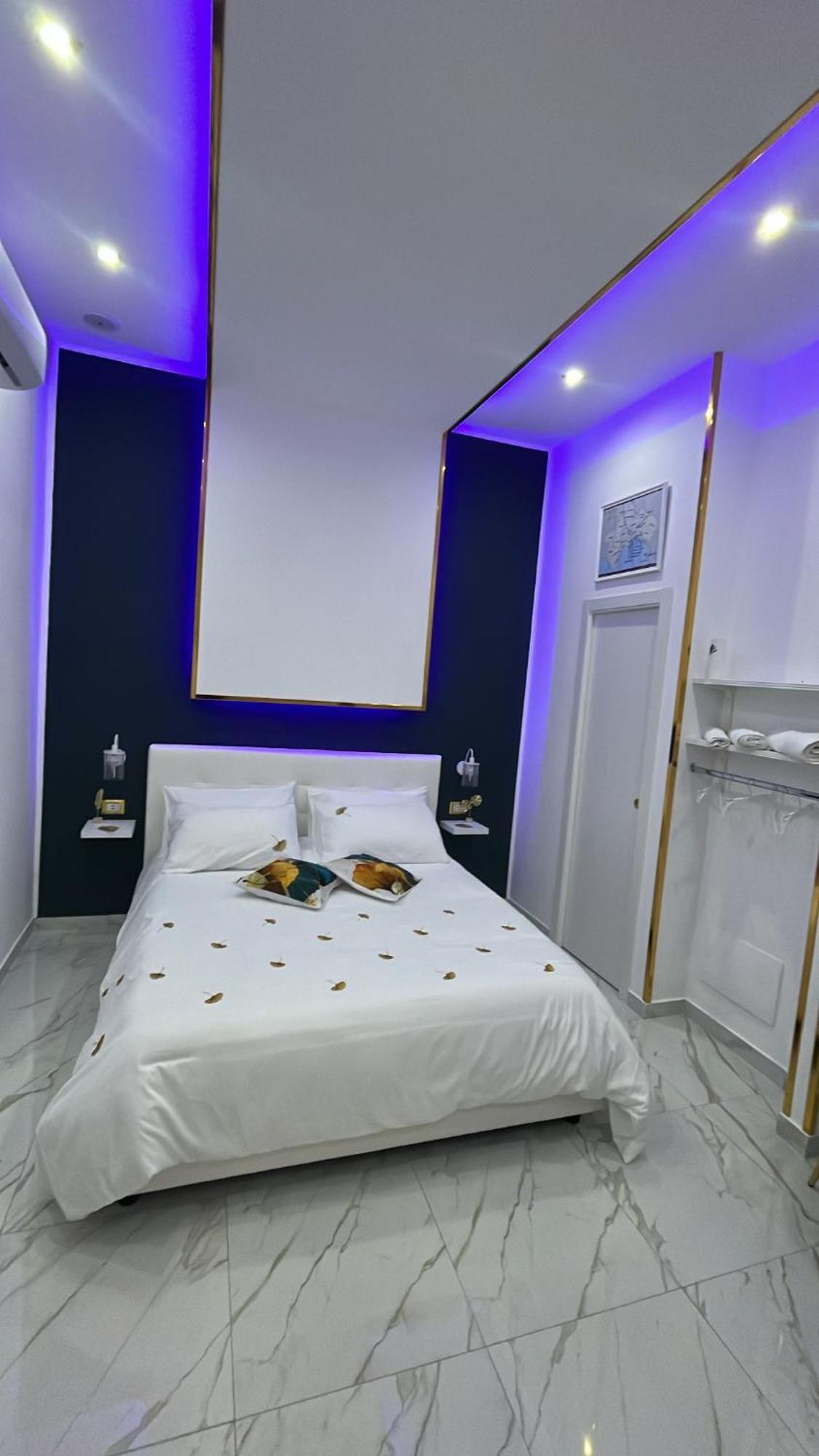 Regina House Apartment เนเปิลส์ ภายนอก รูปภาพ