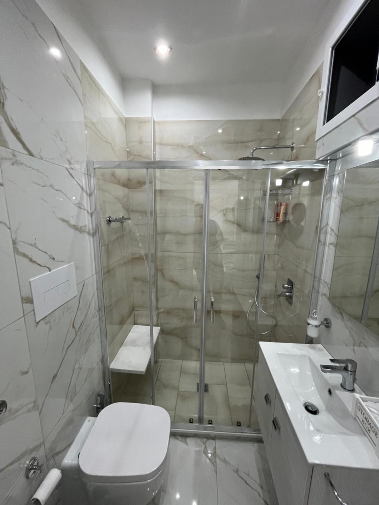 Regina House Apartment เนเปิลส์ ภายนอก รูปภาพ