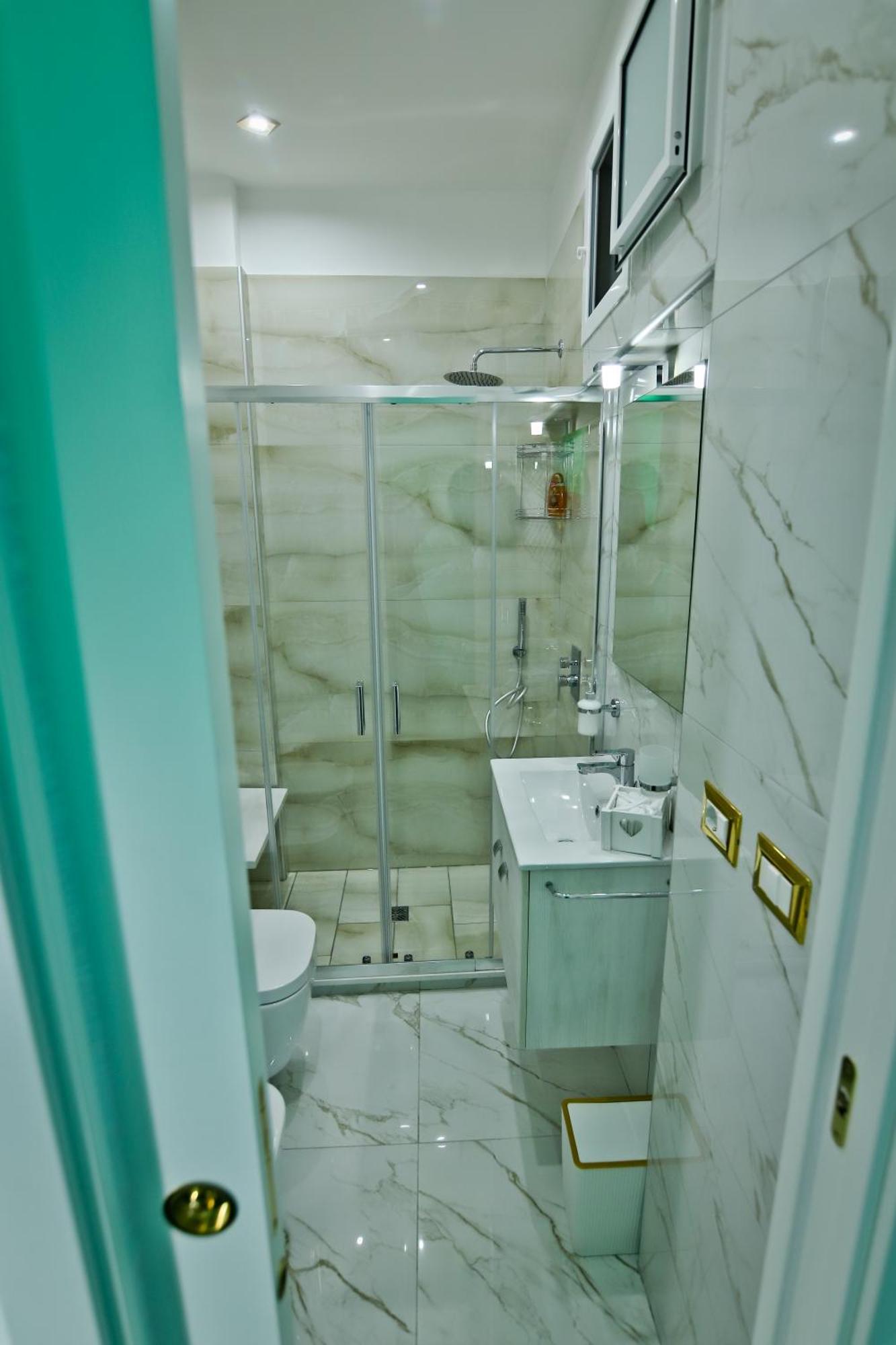 Regina House Apartment เนเปิลส์ ภายนอก รูปภาพ