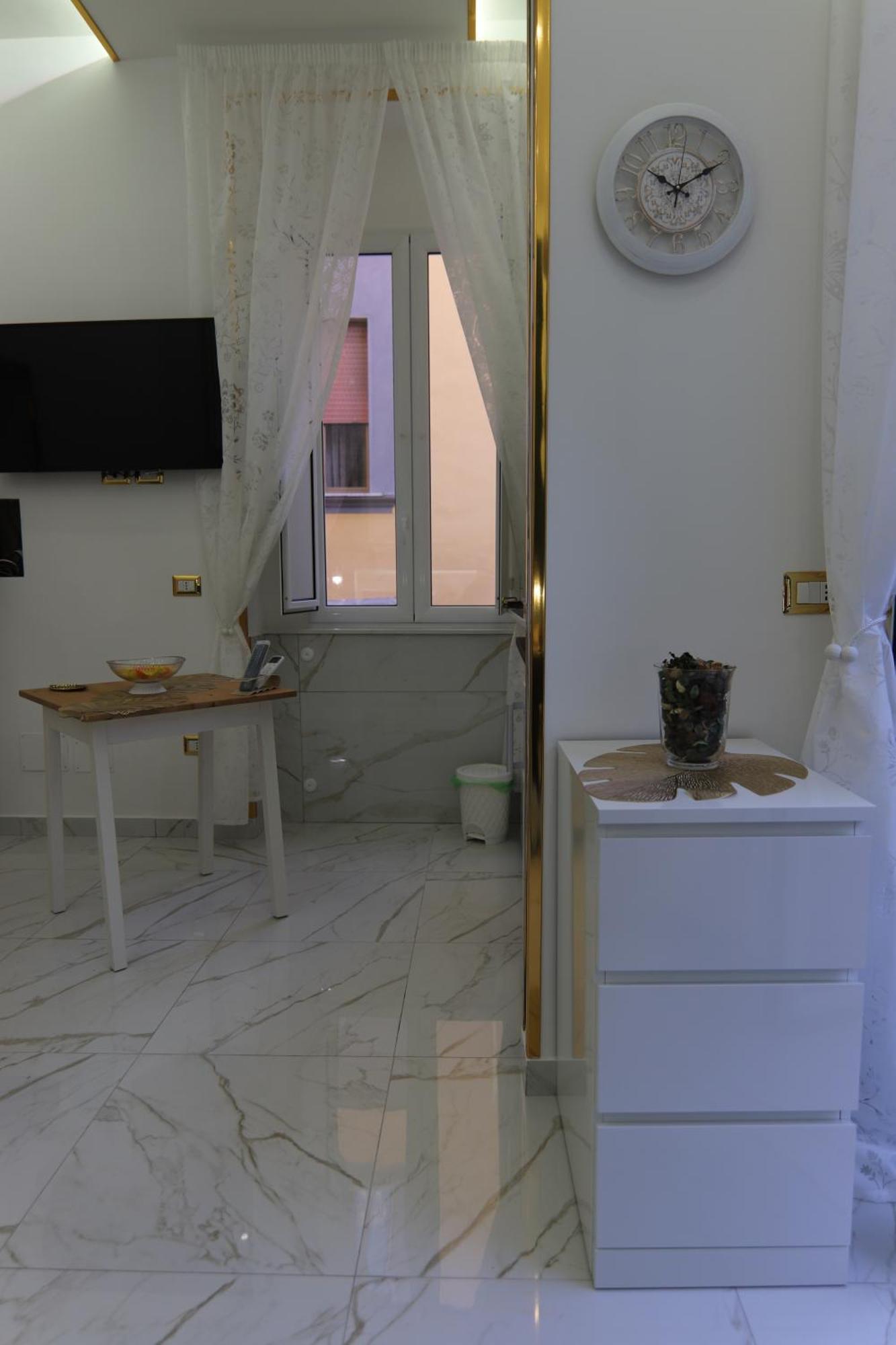 Regina House Apartment เนเปิลส์ ภายนอก รูปภาพ