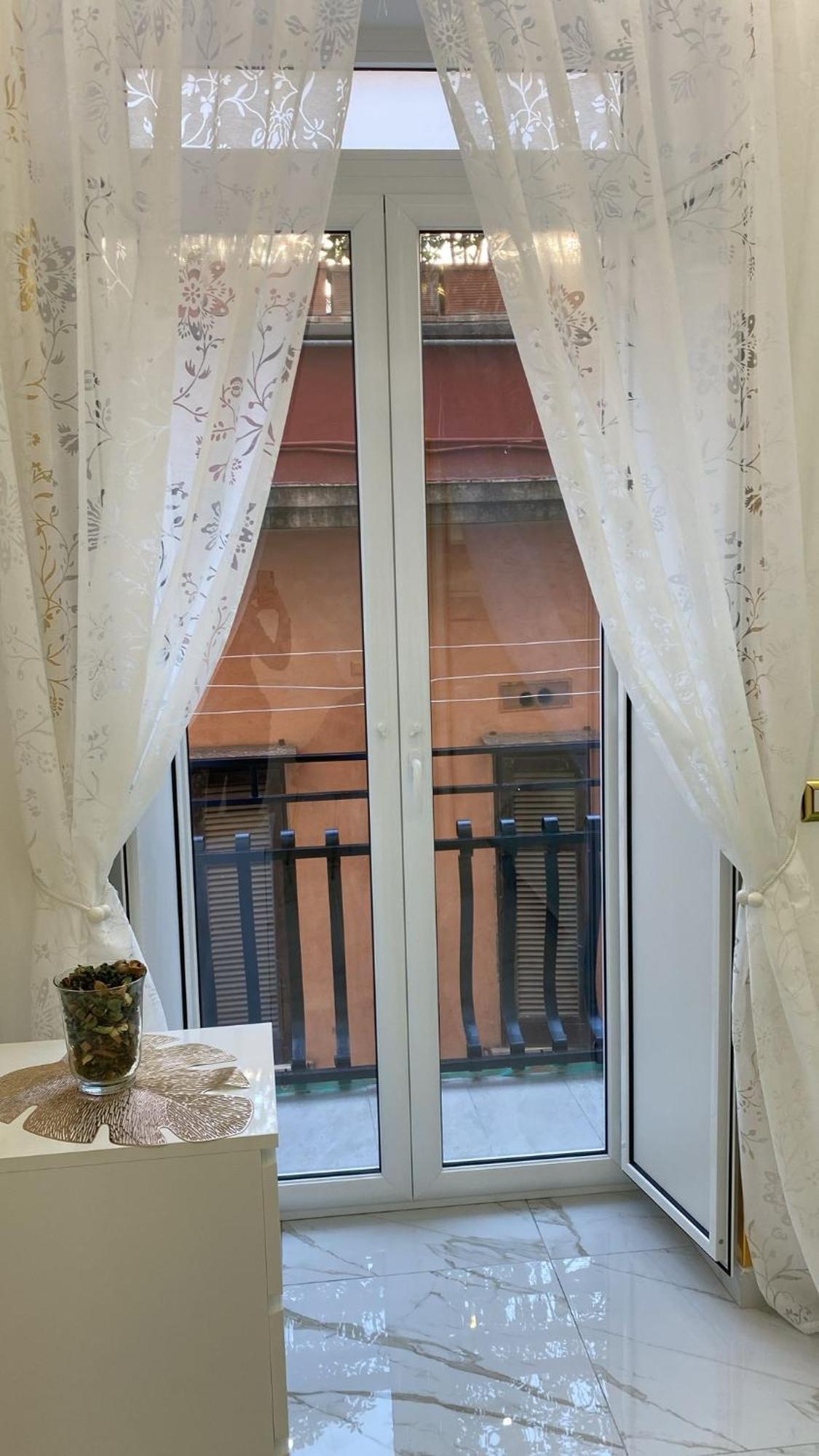 Regina House Apartment เนเปิลส์ ภายนอก รูปภาพ