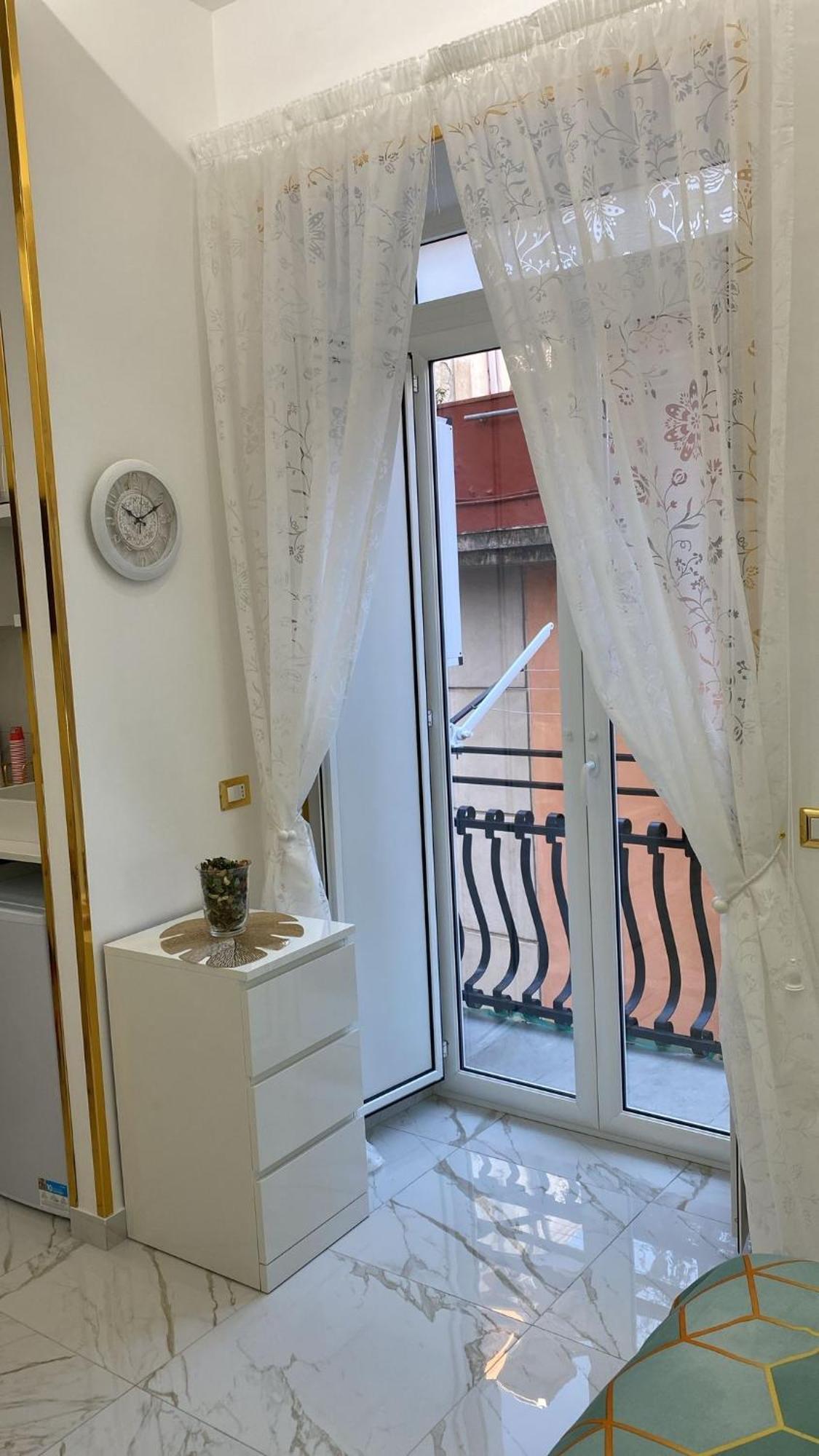 Regina House Apartment เนเปิลส์ ภายนอก รูปภาพ