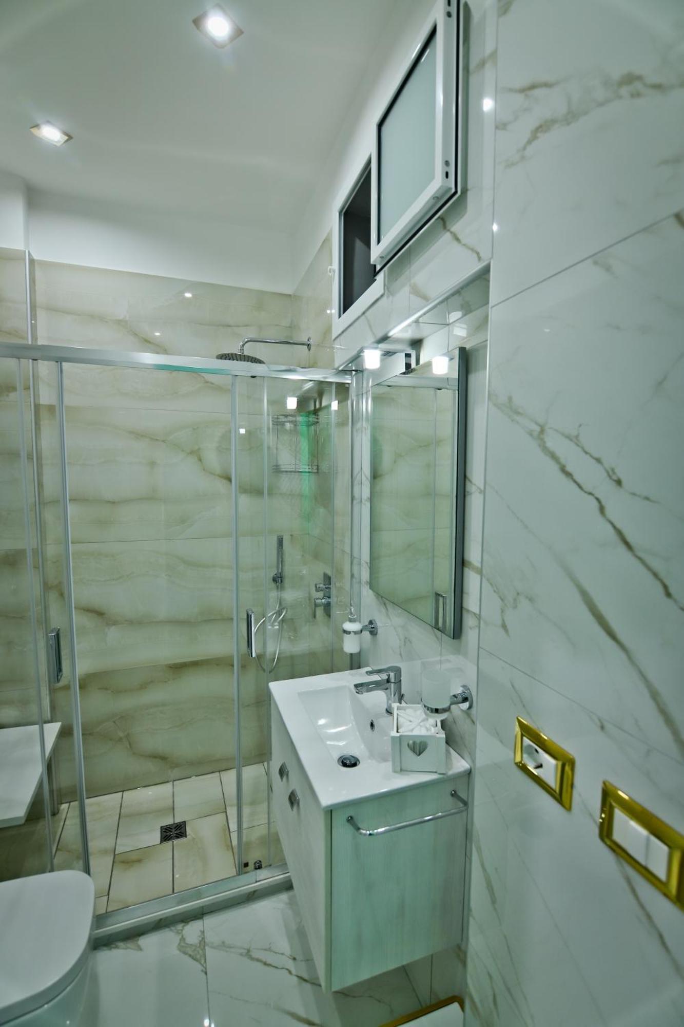 Regina House Apartment เนเปิลส์ ภายนอก รูปภาพ