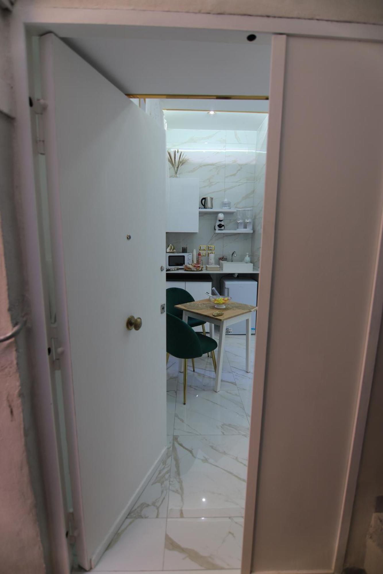 Regina House Apartment เนเปิลส์ ภายนอก รูปภาพ