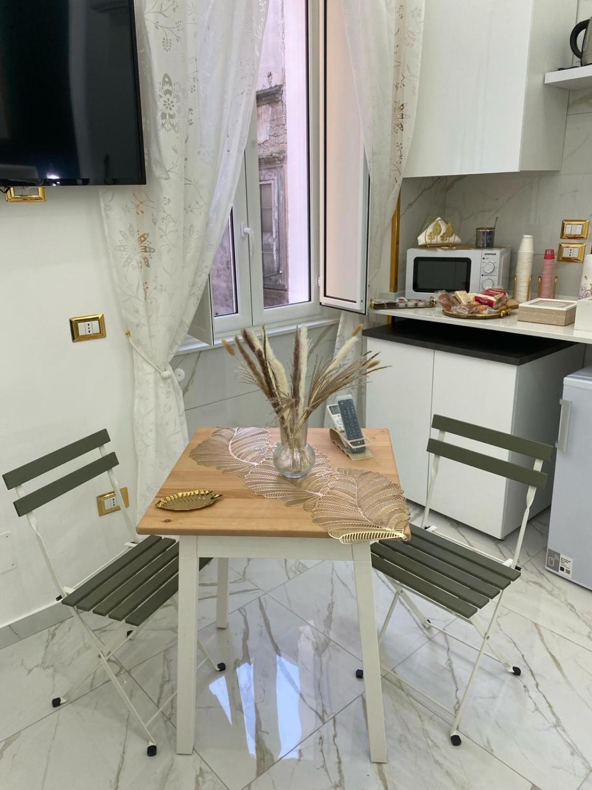 Regina House Apartment เนเปิลส์ ภายนอก รูปภาพ