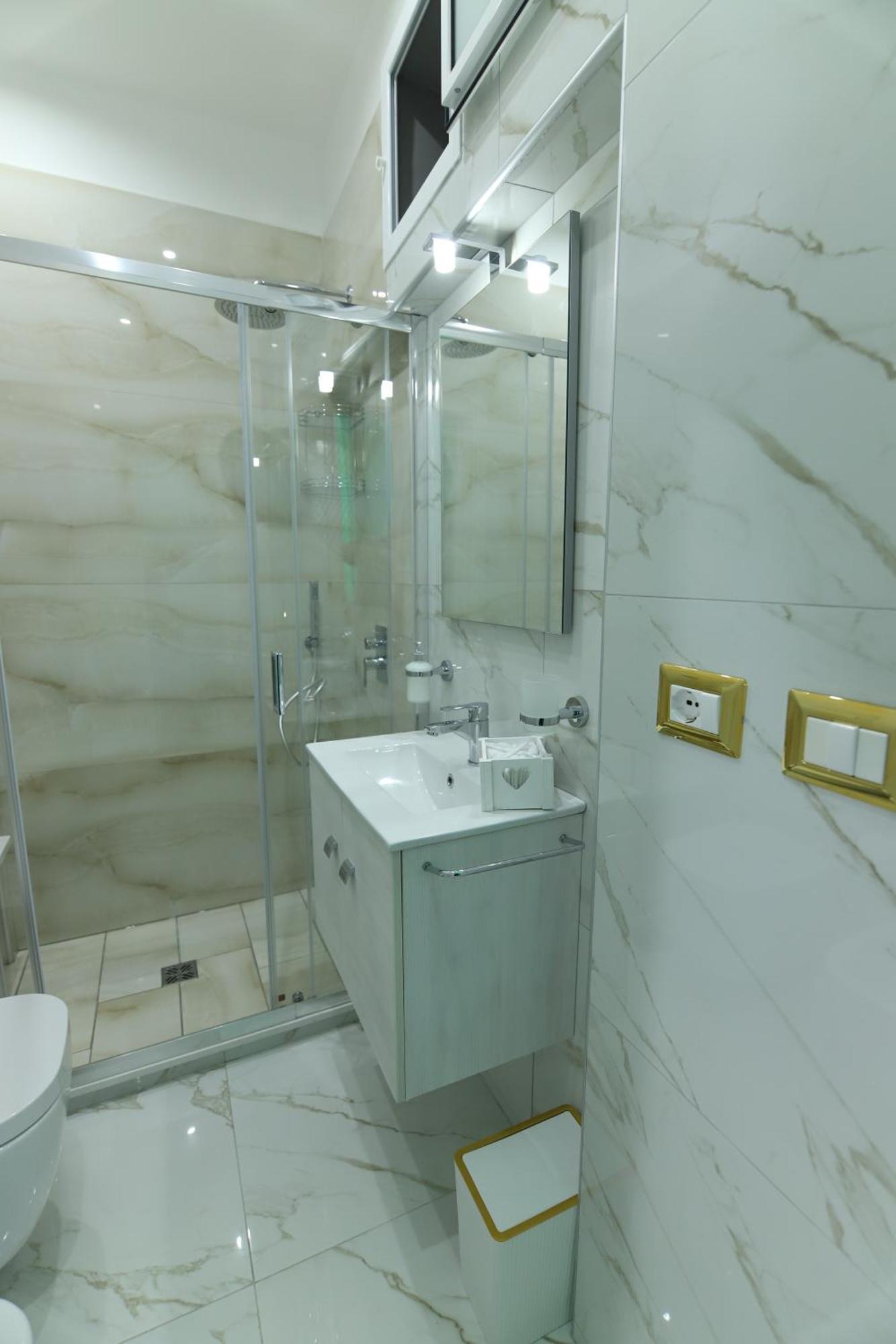 Regina House Apartment เนเปิลส์ ภายนอก รูปภาพ