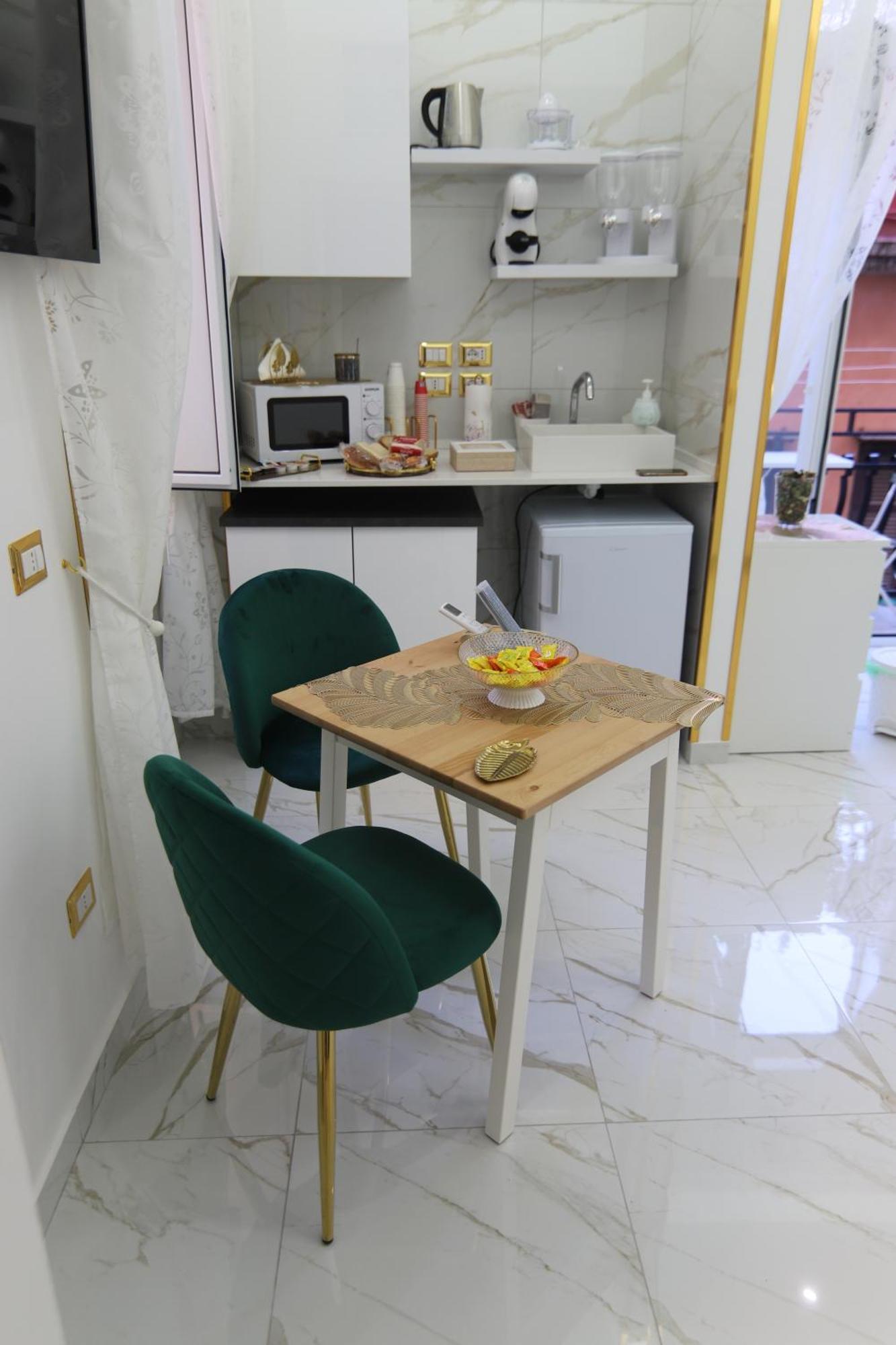 Regina House Apartment เนเปิลส์ ภายนอก รูปภาพ
